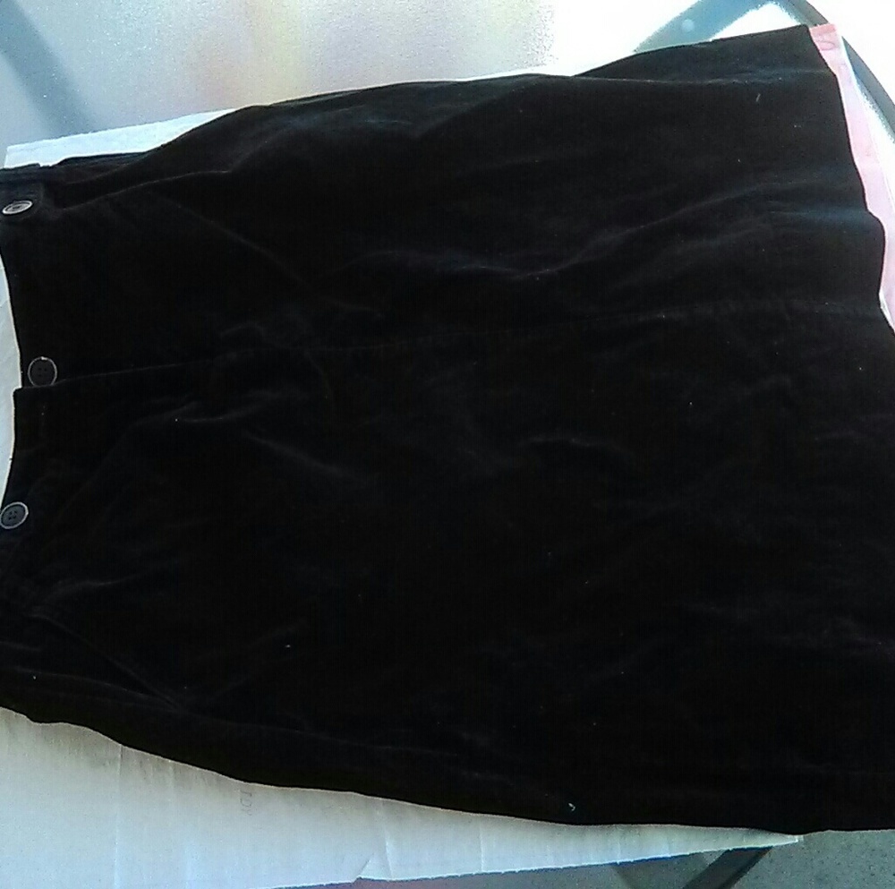 Boden UK 14 black velvet skirt